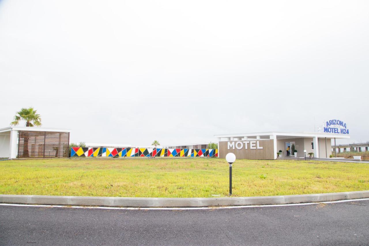 Arizona Motel カステル・ヴォルトゥルノ エクステリア 写真